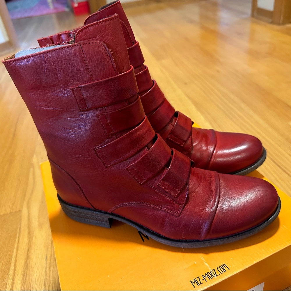 Miz Mooz Leighton Red size 9 NIB NEW